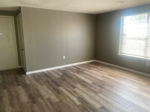 2516 NE Dearborn Ave in Lawton, OK - Building Photo - Building Photo