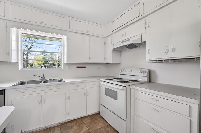 703 Coryell St in League City, TX - Building Photo - Building Photo