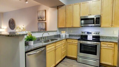 SouthPark Morrison in Charlotte, NC - Building Photo - Building Photo