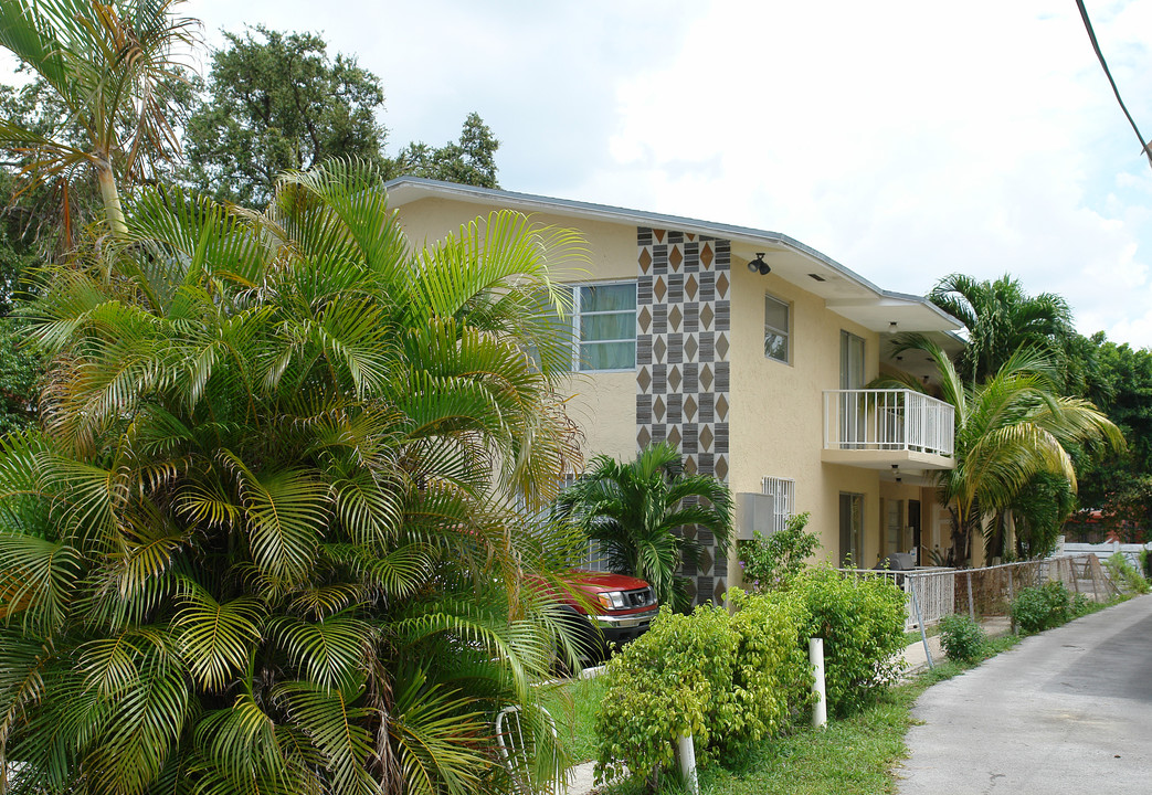 1029 NW 5th St in Miami, FL - Foto de edificio
