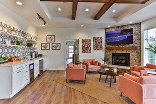 Overlook at Indian Trail in Kingsport, TN - Building Photo