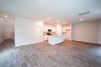 154 Bottlebrush Dr in Bloomingdale, GA - Building Photo - Building Photo