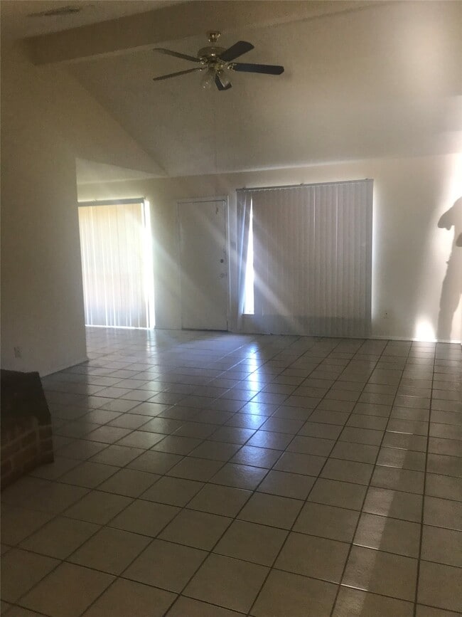 7311 Caracas Dr in Houston, TX - Building Photo - Building Photo