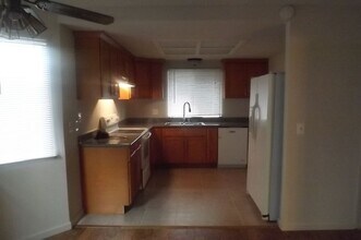 5215 Bayview Ave in Richmond, CA - Building Photo - Building Photo