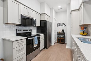 Raintree Apartments in Omaha, NE - Building Photo