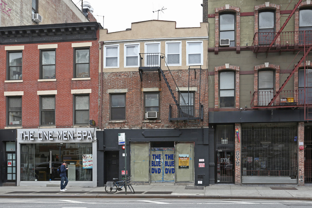 165 Eighth Ave in New York, NY - Building Photo