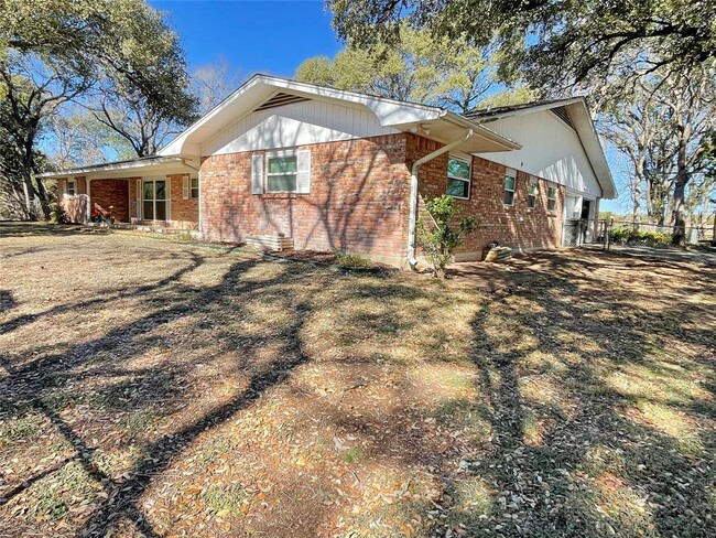 700 Shanklin Rd in Belton, TX - Foto de edificio - Building Photo