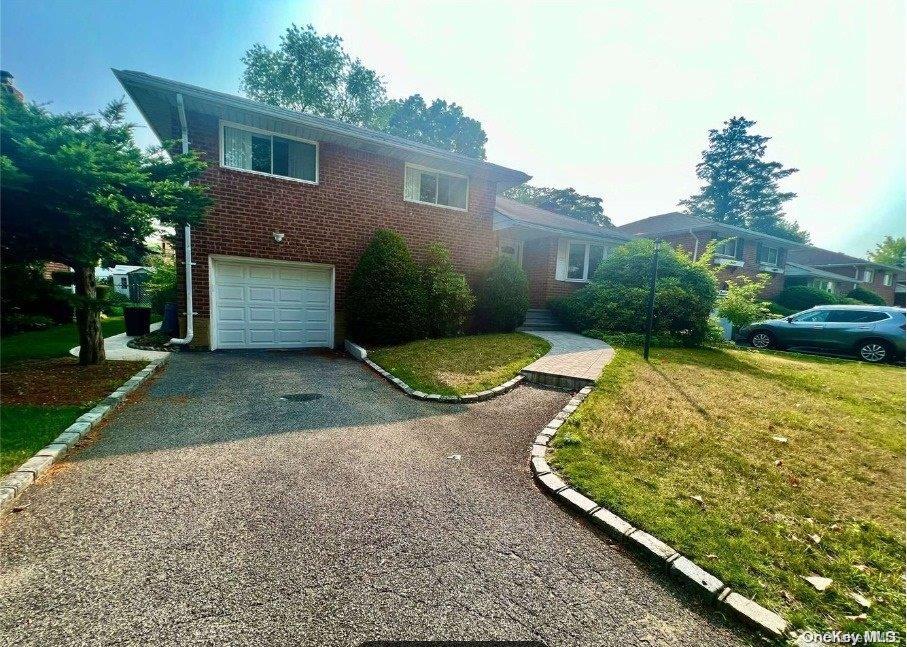 17 Willets Ave in Syosset, NY - Building Photo