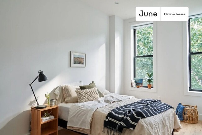 Prime ROOM at The Hancock House, Unit 1 in Brooklyn, NY - Foto de edificio - Building Photo