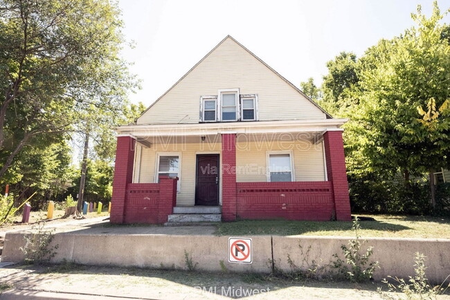 property at 445 W 29th St