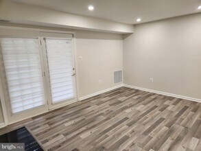 5700 Olde Mill Ct in Alexandria, VA - Building Photo - Building Photo