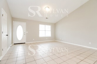 520 Country Garden Dr in Fountain Inn, SC - Building Photo - Building Photo