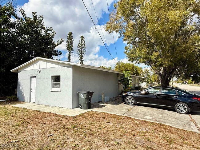 2996 Lafayette St in Ft. Myers, FL - Building Photo - Building Photo