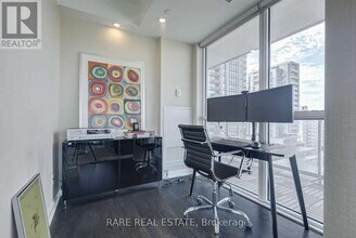 501 St Clair Ave W in Toronto, ON - Building Photo - Building Photo