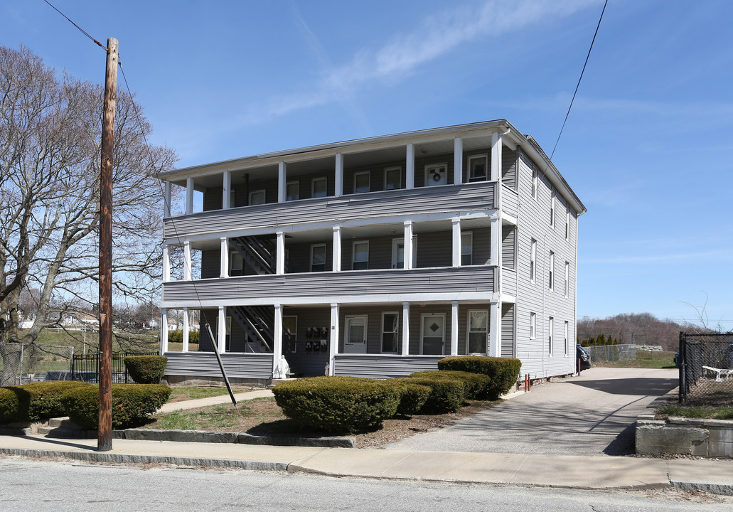 90 Ashland St in Jewett City, CT - Building Photo