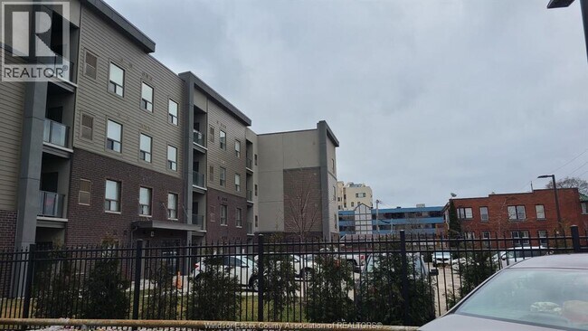955 Ouellette Ave in Windsor, ON - Building Photo - Building Photo