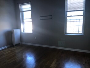 146 Manhattan Ave in Jersey City, NJ - Building Photo - Building Photo