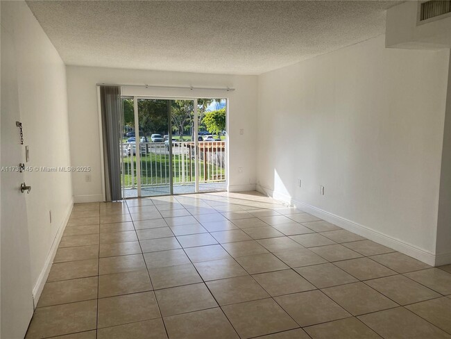 4804 NW 79th Ave in Doral, FL - Building Photo - Building Photo