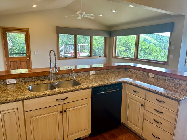 1400 Overlook Dr in Steamboat Springs, CO - Building Photo - Building Photo