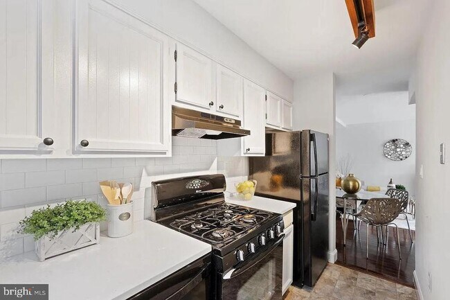 property at 3835 Davis Pl NW