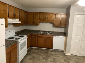 406 Missionary Ave, Unit Apt. B in Rossville, GA - Building Photo - Building Photo