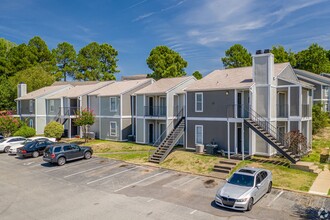 Northwest Hills Apartments in Little Rock, AR - Foto de edificio - Building Photo