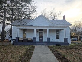 405 W Dr. Martin Luther King Jr. Way in Selma, NC - Building Photo