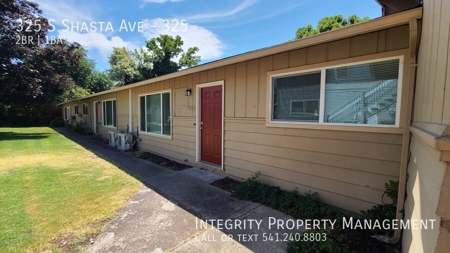 325 S Shasta Ave in Eagle Point, OR - Building Photo