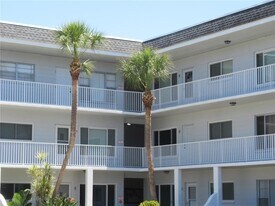 2001 World Pkwy Blvd in Clearwater, FL - Building Photo