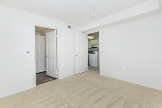 Heritage Square Senior Apartment Homes in Ladera Ranch, CA - Foto de edificio - Building Photo