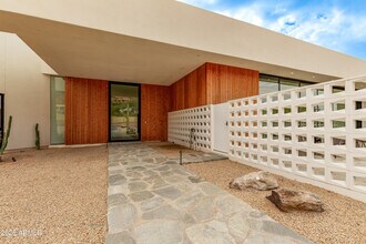 4905 E White Gates Dr in Phoenix, AZ - Building Photo - Building Photo