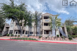 3830 E Lakewood Pkwy W in Phoenix, AZ - Foto de edificio - Building Photo