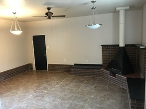 2818 Palomas Dr NE in Albuquerque, NM - Foto de edificio - Building Photo