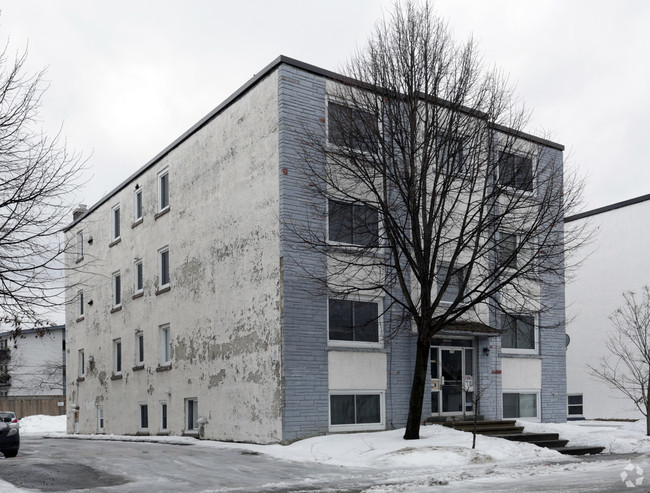 396 Blake Blvd in Ottawa, ON - Building Photo - Building Photo