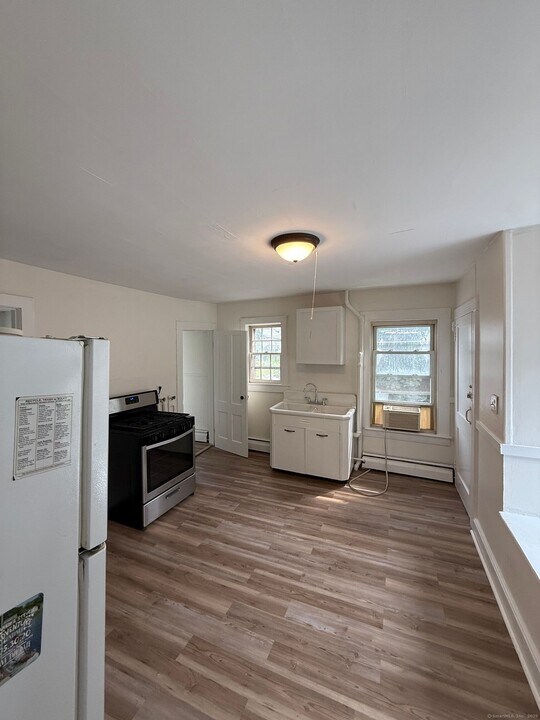 291 Spruce St in Manchester, CT - Building Photo