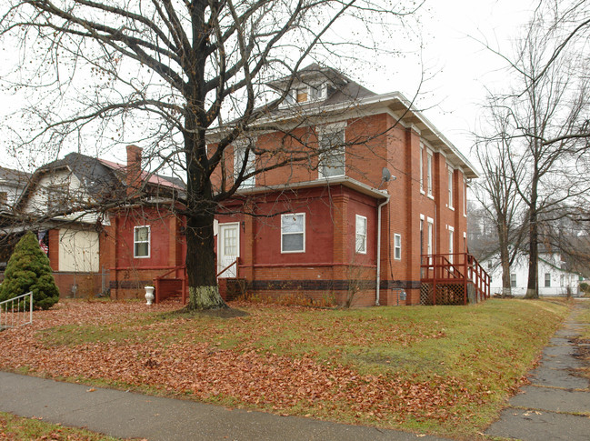 2301 8th Ave in Huntington, WV - Foto de edificio - Building Photo