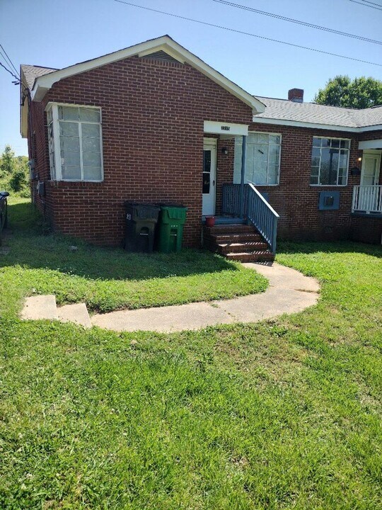 2715 Watson Dr in Charlotte, NC - Building Photo