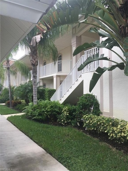 365 Stella Maris Dr N, Unit 4-1 in Naples, FL - Building Photo - Building Photo