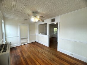 4 Central St in Derry, NH - Building Photo - Building Photo