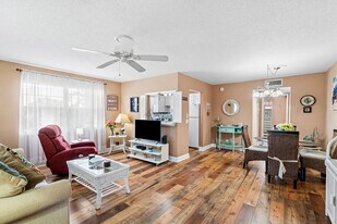 329 Markham O in Deerfield Beach, FL - Building Photo