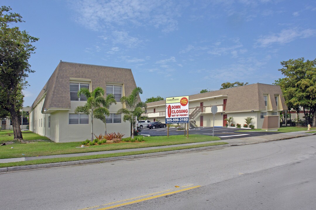 Timber Creek Apartments in Miami, FL - Building Photo