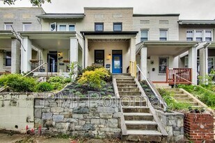 1749 L St NE in Washington, DC - Building Photo