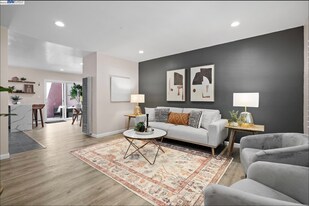 810 Oak Grove Rd in Concord, CA - Building Photo