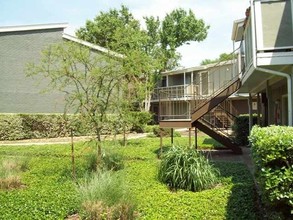 Oak Creek in Austin, TX - Building Photo - Building Photo