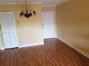 9735 Fontainebleau Blvd in Miami, FL - Building Photo - Building Photo