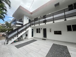 1629 SW 3rd St, Unit 2 in Miami, FL - Building Photo - Building Photo