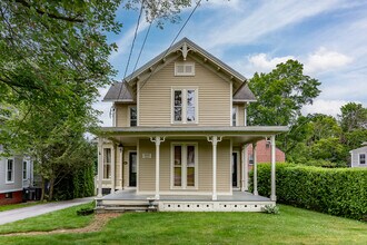 44 Meadow St in Litchfield, CT - Building Photo - Building Photo