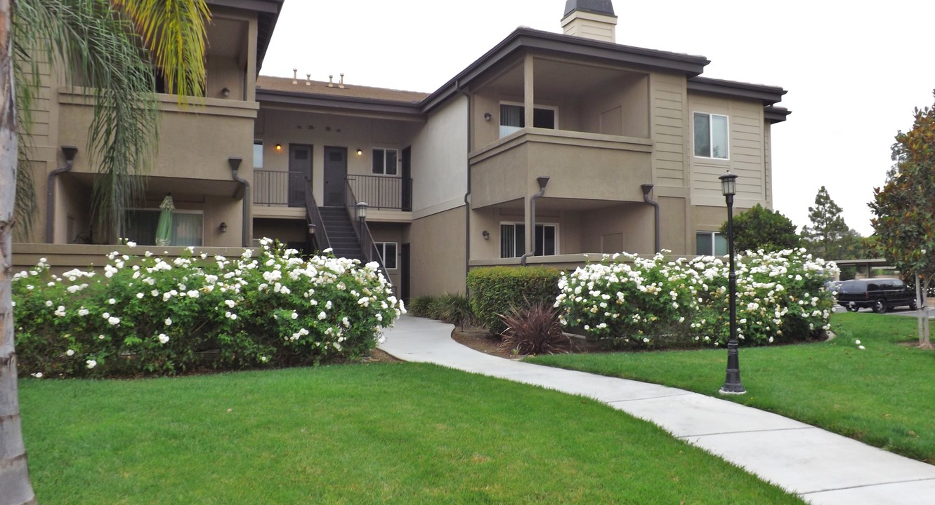 Somerset Apartments in Chino, CA - Foto de edificio