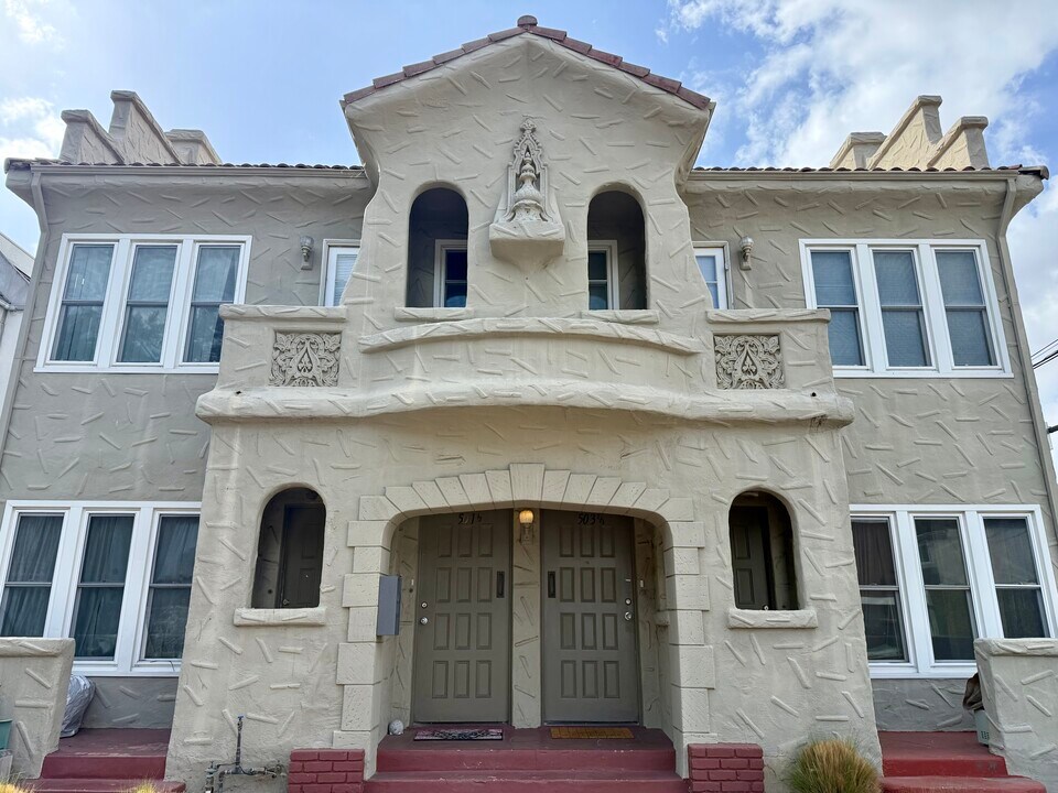 503 Hill Dr, Unit half in Glendale, CA - Building Photo