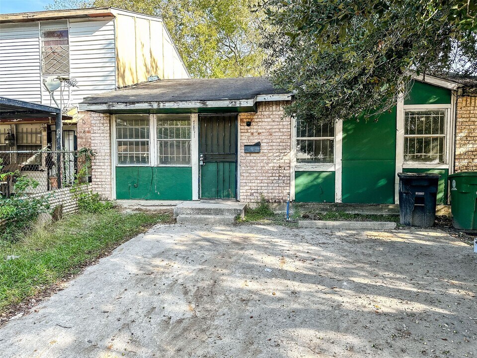 7891 Gallahad St in Houston, TX - Building Photo